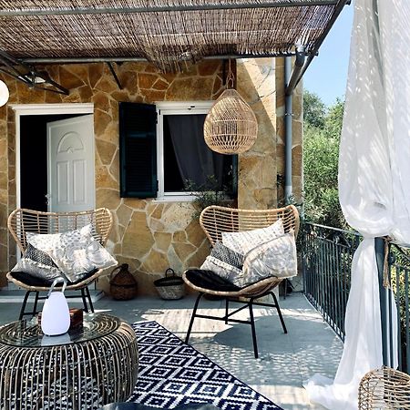 Villa Aspros - Traditionell, Ruhig Und Strandnah Liapades Ngoại thất bức ảnh